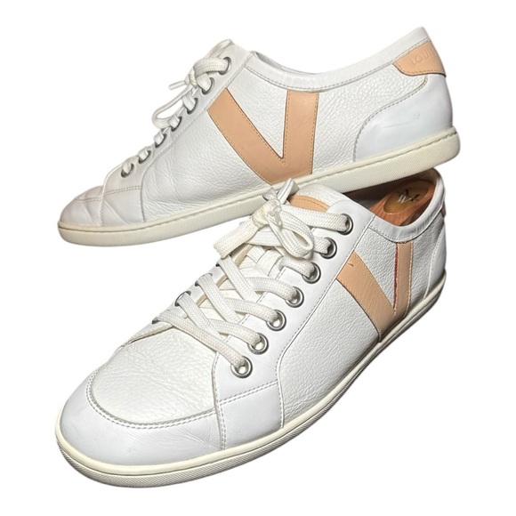 Men’s Louis Vuitton White Low Top Classic V Sneaker Sz 7.5/ US 8.5 - Picture 1 of 15
